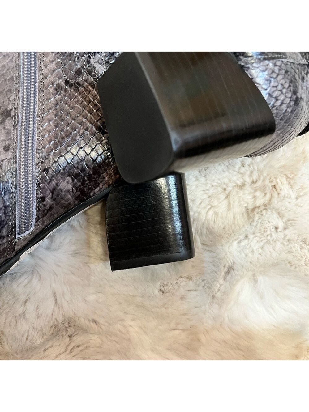 🎩🗝️NWOB $278 Donald J. Pliner Alek Gray Python Print Leather Heel Ankle Boots -7 - Picture 7 of 9